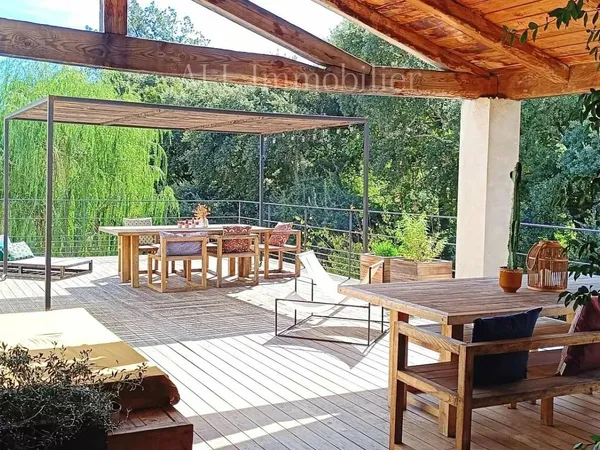 Ensemble immobilier 277 m² - Habitation 143 m² + local professionnel 134 m²