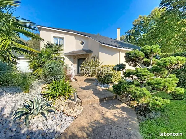 Propriété 9 pièces 251 m²