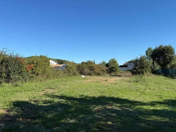 Terrain 800 m²