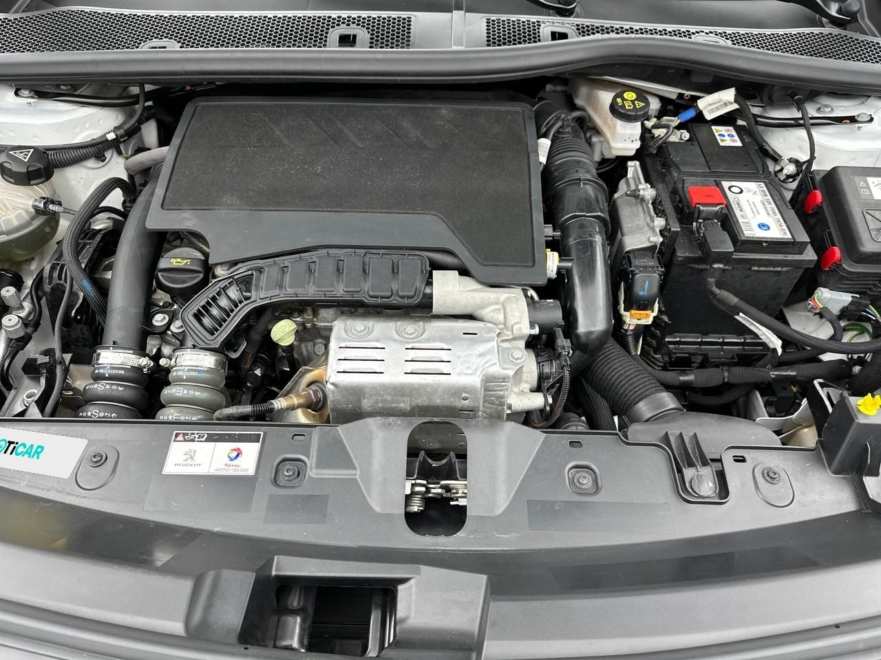 Peugeot 2008 puretech 100 s&s bvm6 style — photo 15
