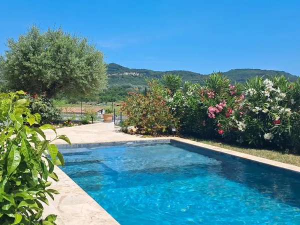 Villa contemporaine Goudargues vallée de la Céze