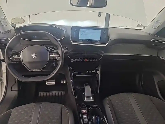 Peugeot 2008 electrique 136 ch — photo 36