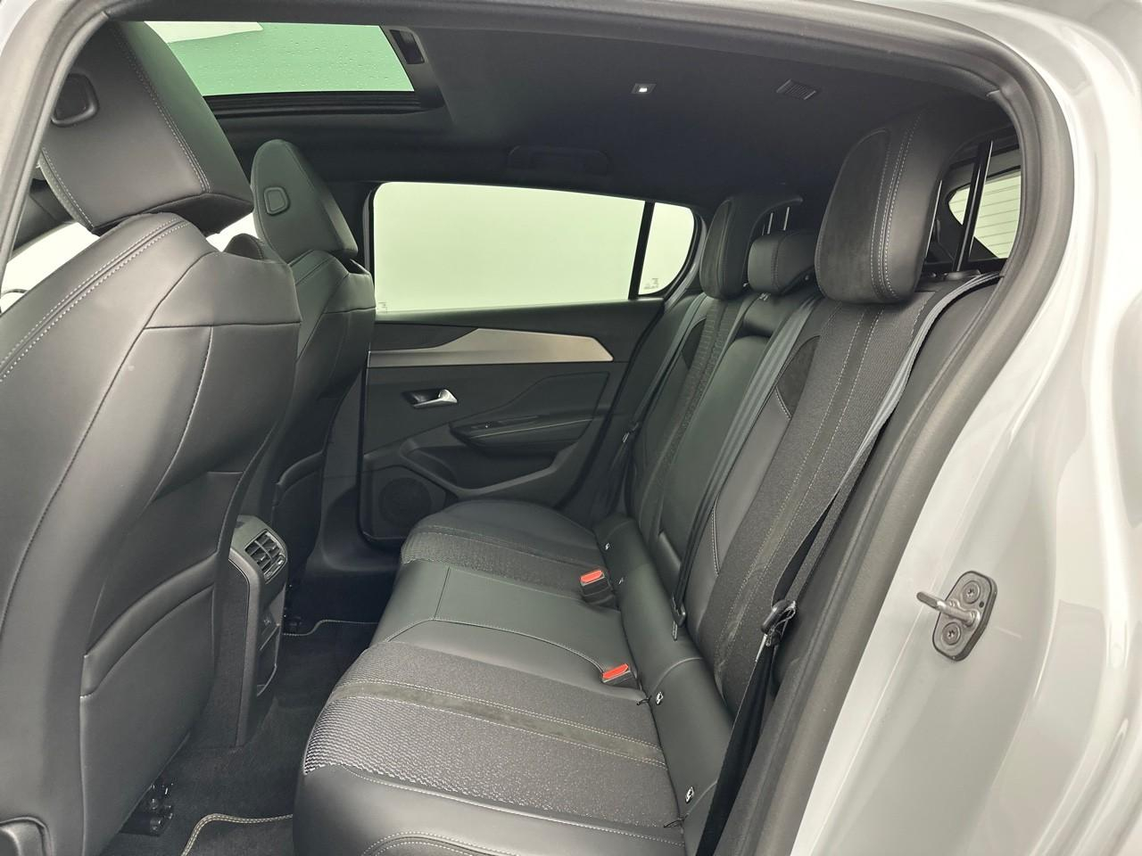 Peugeot 308 hybrid 136 e-dcs6 gt — photo 12