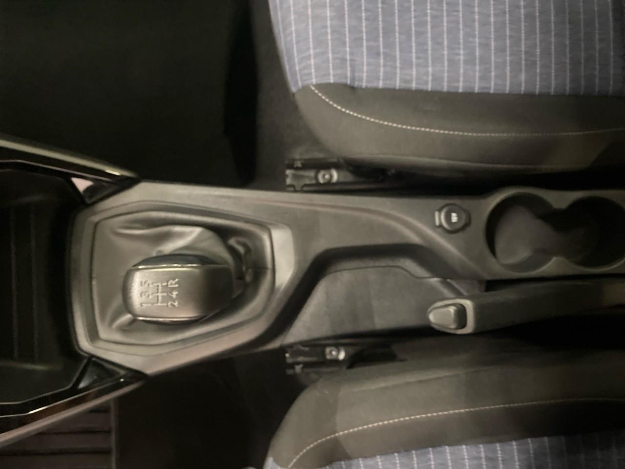 Peugeot 208 puretech 75 s&s bvm5 like — photo 23
