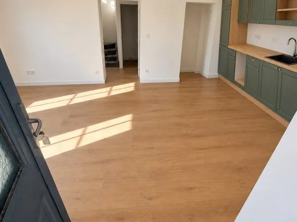 Logement rénové avec jardin plein sud et parking sécurisé - La Côte-Saint-André