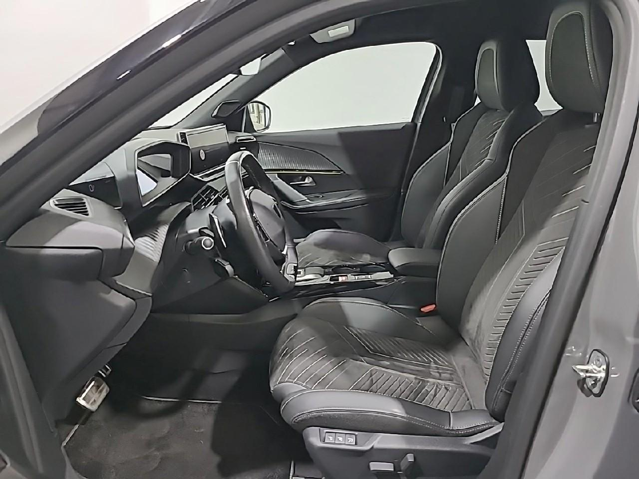 Peugeot 2008 puretech 130 s&s eat8 gt — photo 10