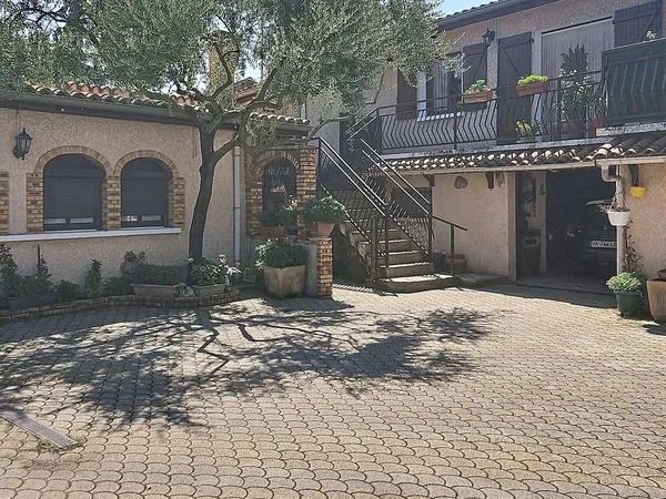 MAISON A VENDRE PIERRE BENITE RUE AMPERE SECTEUR TRES CALME