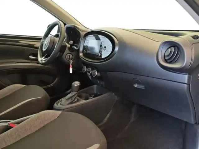 Toyota Aygo x 1.0 vvt-i 72ch dynamic s-cvt my23 — photo 24
