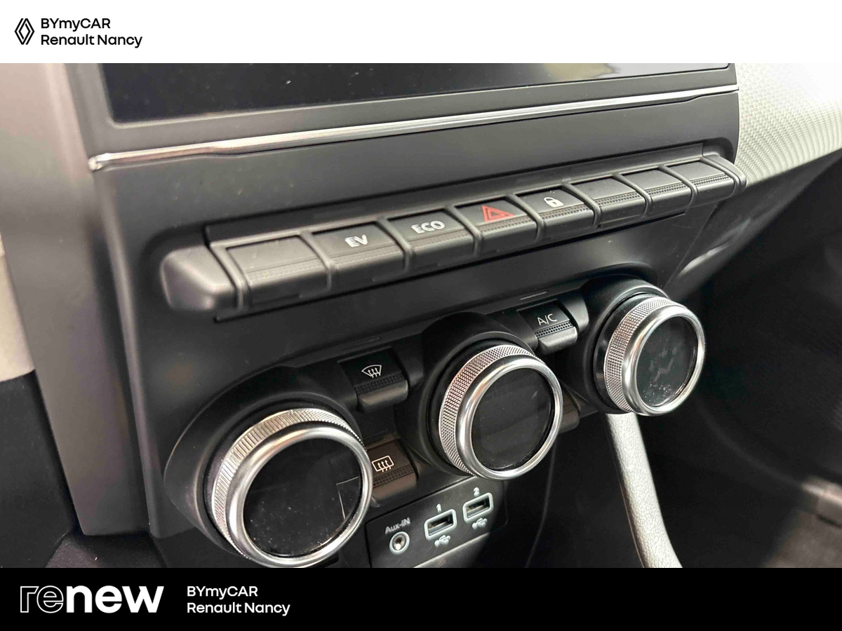Renault Clio E-Tech 140 - 21N — photo 17