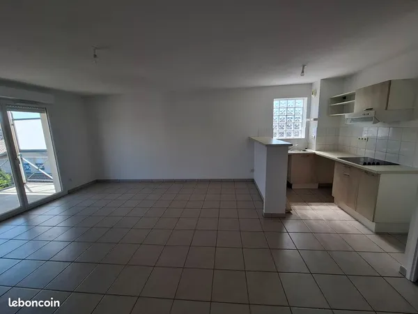 Appartement lumineux de 70 m², au 2e étage sans ascenseur, dans un secteur résidentiel calme de Lang