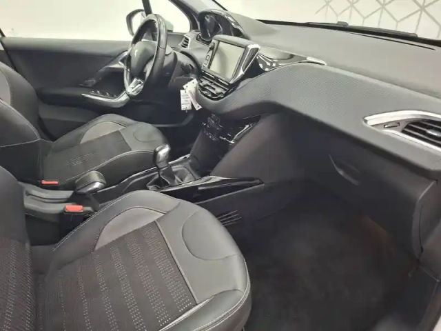 Peugeot 2008 1.2 puretech 110ch s&amp;s bvm5 — photo 27