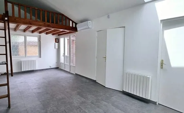 Evreux hyper centre Maison de type F1 avec cour privée