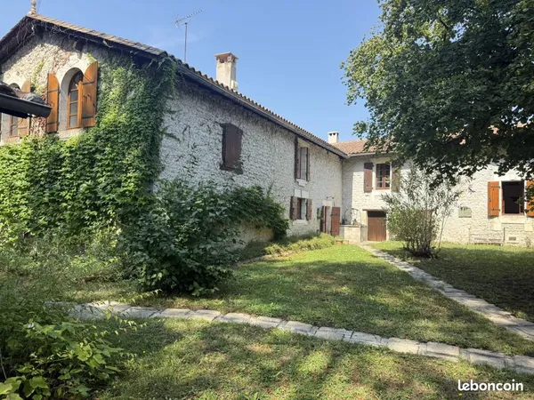Maison 8 pièces 250 m²