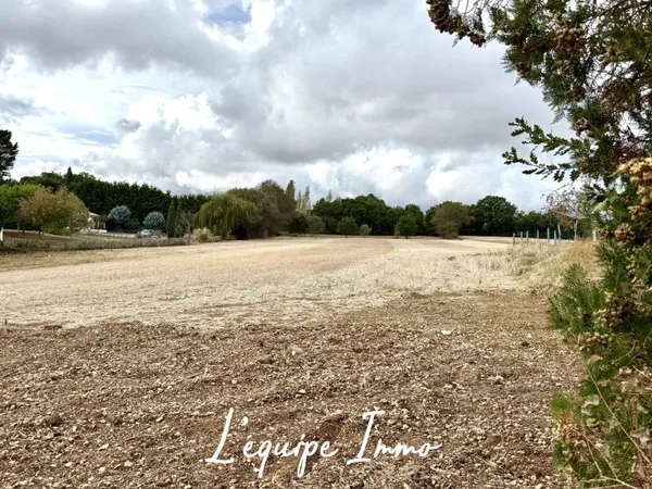 Terrain de 750m2 avec viabilisation en bordure