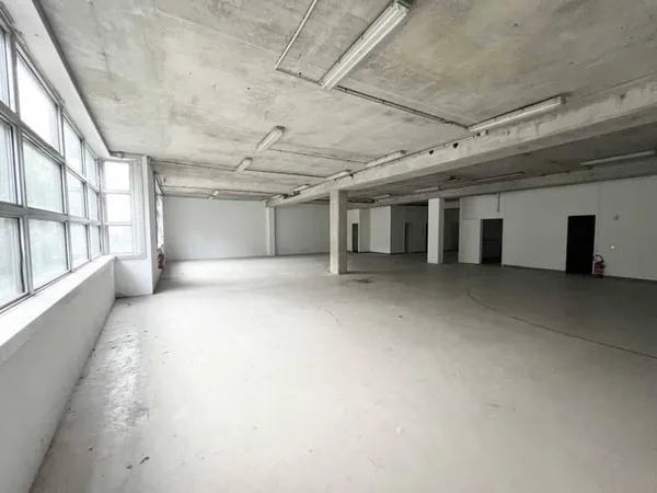 Local 145 m²