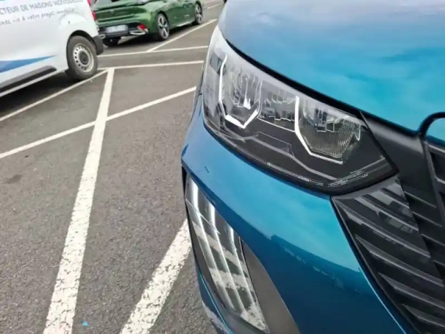Peugeot 2008 hybrid 110 e-dcs6 — photo 39
