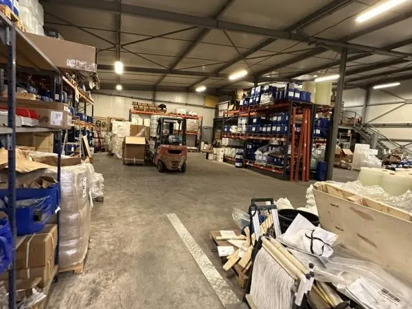 Local d’activité et entrepôt Vente L'Isle-Jourdain 900m² 1365000€
