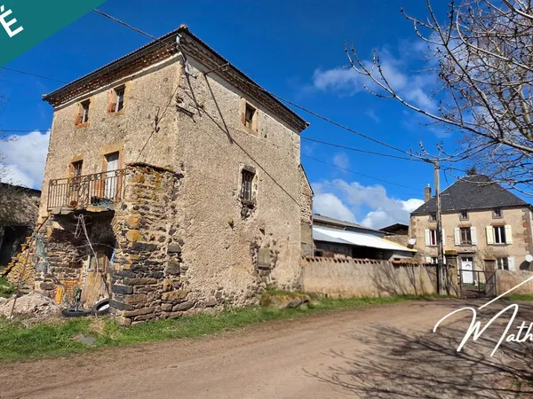 Ensemble immobilier avec longère et bâtis