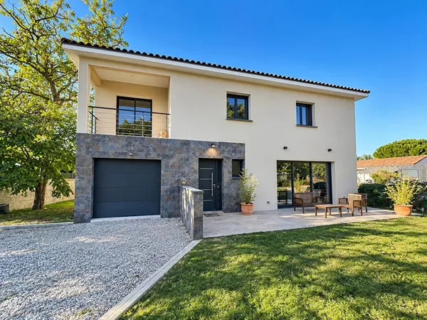 AUTERIVE - SECTEUR NORD - Maison contemporaine récente -117 m² - 3 chambres - Terrain arboré de 1 40