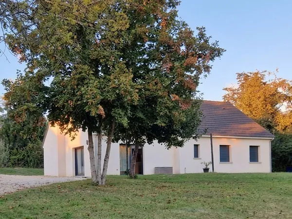 Maison de plain-pied 125 m² - 4 chambres - terrain 1500 m2 - VIERZON centre ville