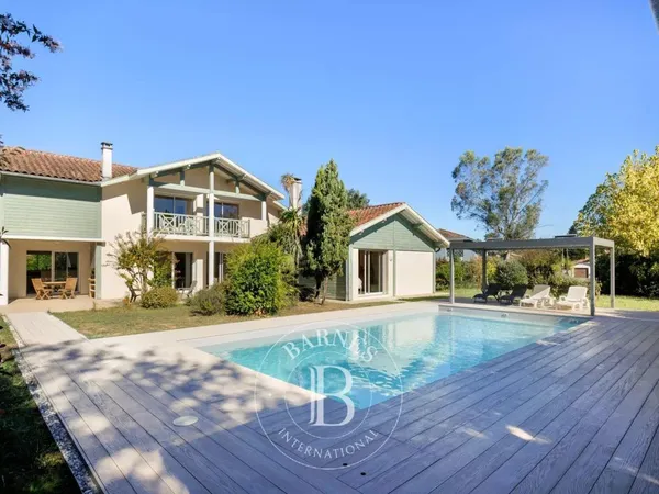 Vends maison - 250 m² - 9 pièces, 7 chambres - Soustons 40140