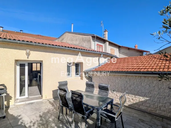 Maison de village 120m² - terrasse 33m² - garage & atelier 115m²