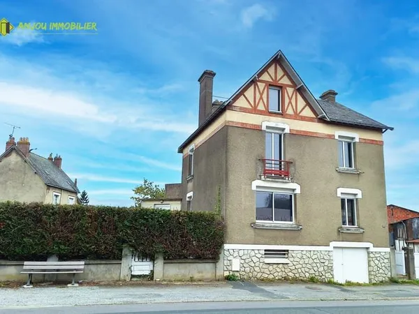 Rare à Pouancé maison de caractère avec dépendances