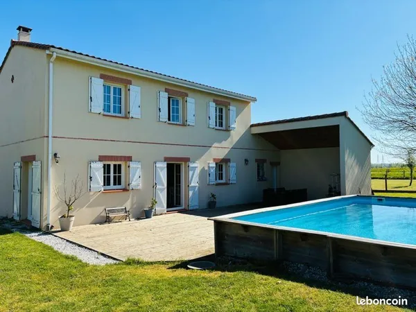 Maison familiale (5 chambres) lumineuse et récente avec jardin et piscine