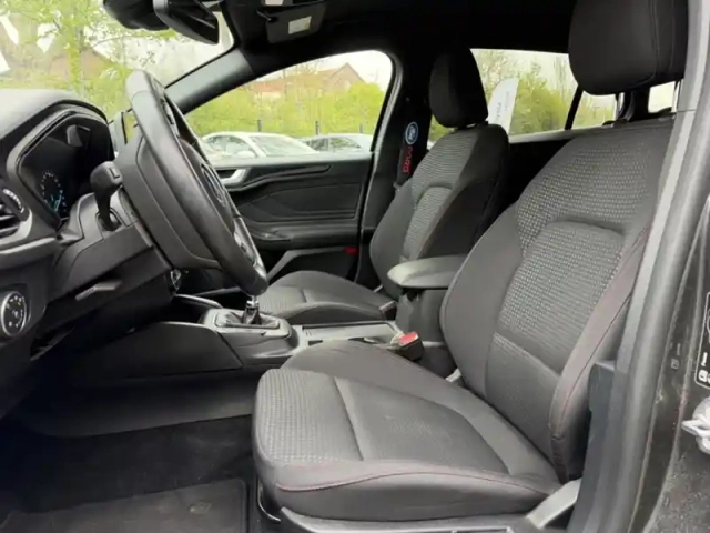 Ford Focus break st-line 2.0 150 ch — photo 12