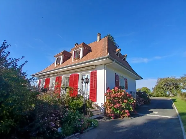 Magnifique Périgourdine de 4 chambres, offrant une vue imprenable sur la campagne.