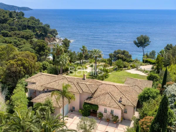 Propriété d'exception en front de mer - 6 suites et accès privé
