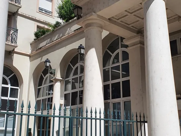 GARE: LOCAL PROFESSIONNEL