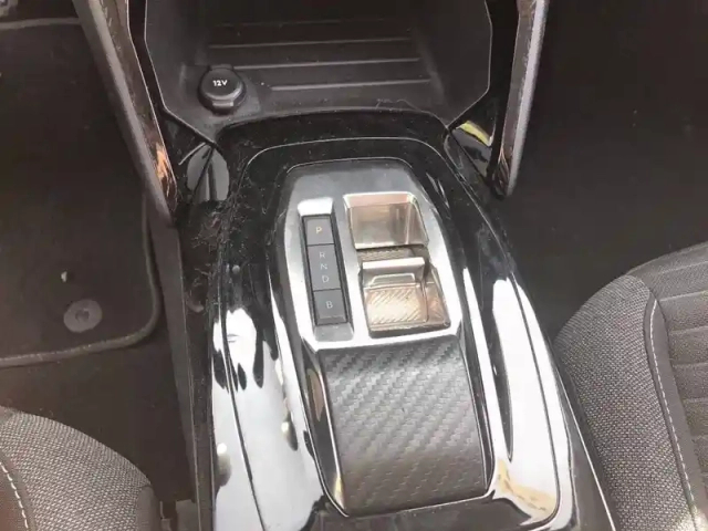 Peugeot 208 electrique 50 kwh 136ch — photo 14