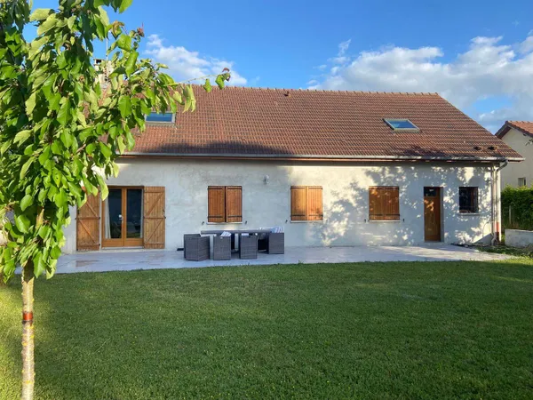 Maison 9 pièces 234 m²
