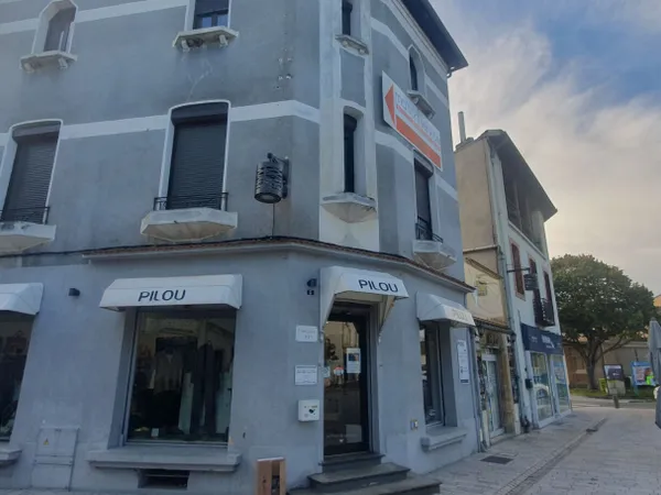 A Vendre Immeuble composé de 4 Lots à Cazeres rentabilité 7% env.