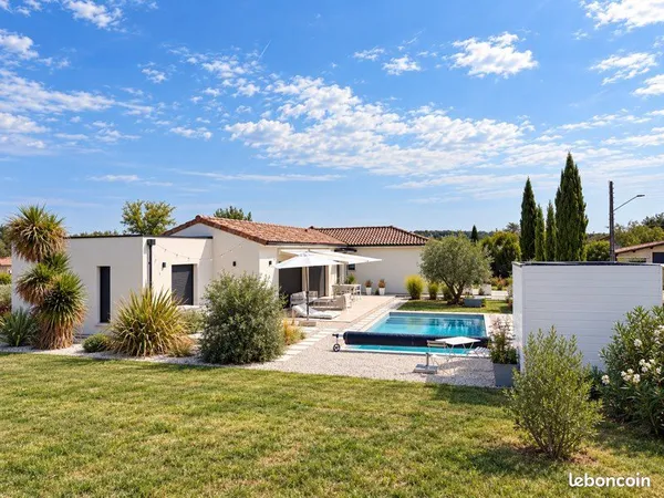 Maison familiale contemporaine premium, totalement prête à vivre, sur un grand terrain