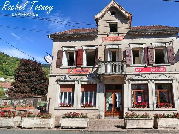 Dpt Haute-Saône (70), à vendre PLANCHER LES MINES, Bâtisse avec salle de réception et cour