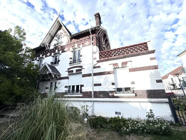 Maison 10 pièces 240 m²