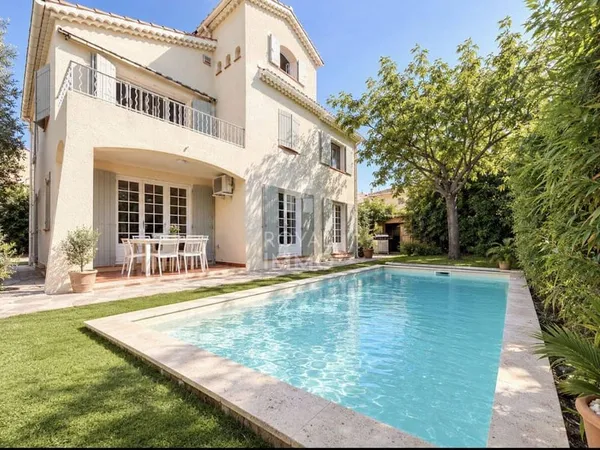 Maison 7 pièces 200 m²