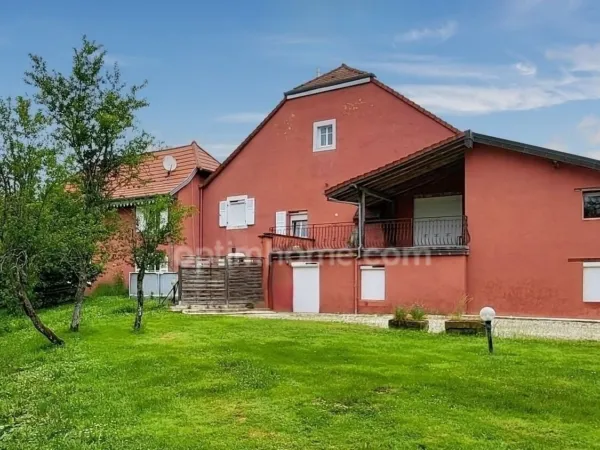 25550 ALLONDANS - FERME 2 MAISONS INDEPENDANTES + DEPENDANCES - 7/8 PIECES - 5/6 CHAMBRES - GARAGE