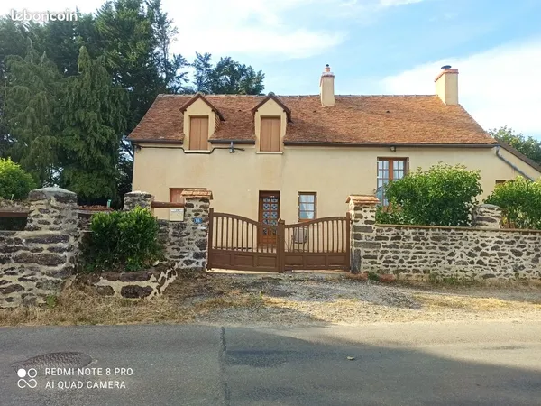 Maison de caractère avec vue exceptionnelle à St Christophe du Jambet