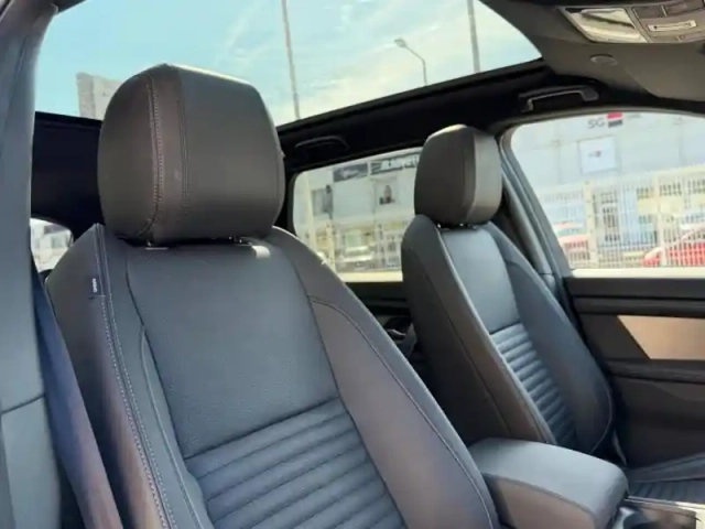Land Rover Discovery Sport p270e phev 269ch dynamic se 8cv — photo 15