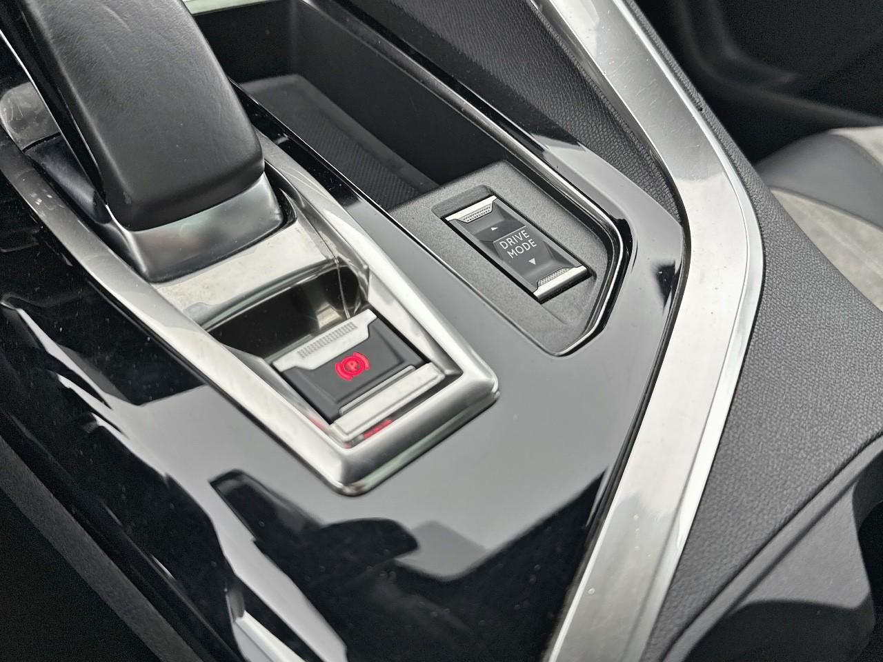 Peugeot 3008 hybrid 225 e-eat8 gt — photo 29