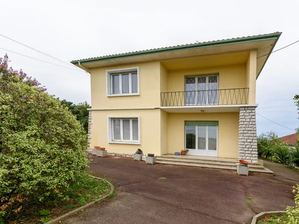 Maison avec dépendances à Castel-Sarrazin
