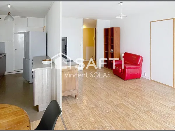 Appartement T5 Meublé - 4 Chambres - 2 SDE - Loggia - Cave + Parking - Proximité commodités - Bus