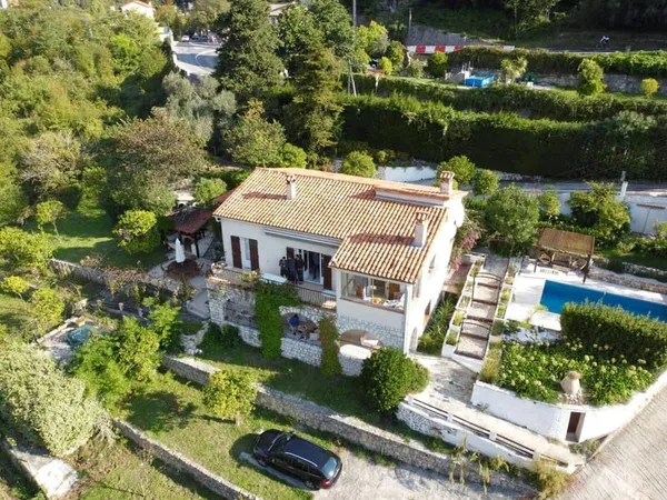 Maison 7 pièces 180 m²
