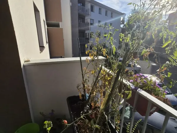 GRAND T1 37 M2, AVEC BALCON, CAVE ET PARKING PRIVATIF