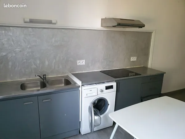 Loue grand studio meublé