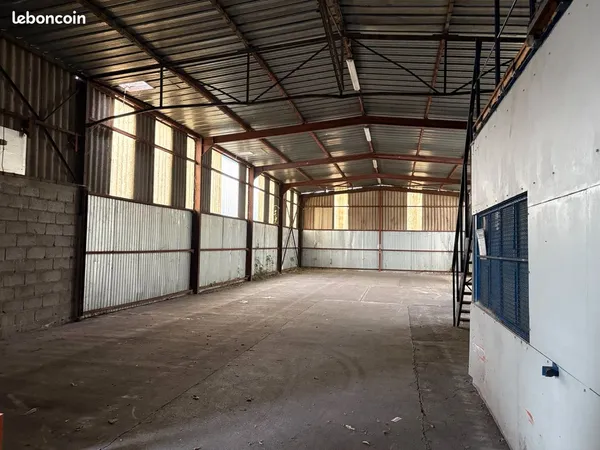 Local 310 m² RIORGES
