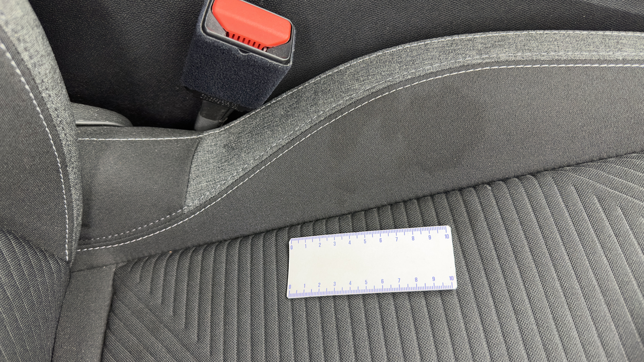 Peugeot 308 SW PHEV 180 e-EAT8 — photo 35